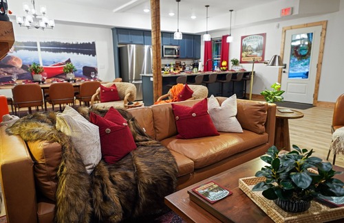 Omaha Cabin | Luxe Cabin>Hot Tub>Indoor Pool>Game Table>Fire Pit>Fishing>Pickleball>Hiking
