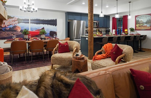 Omaha Cabin | Luxe Cabin>Hot Tub>Indoor Pool>Game Table>Fire Pit>Fishing>Pickleball>Hiking