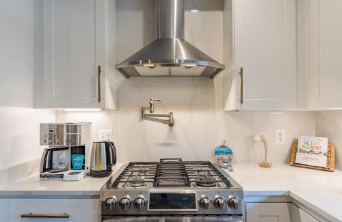 Trinidad Apartment | Luxe City Retreat Roof Deck Getaway