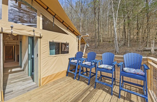 Newport RV Rental | Luxe Creekside Safari Tent|Firepit|HVAC|Spa Bath