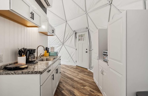 Capon Bridge Apartment | Luxe Dome w Hot Tub, King Bed, Full Bath & FirePit