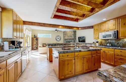 Desert Club Estates House | Luxe Escape in Old Town | Pool, Spa, Outdoor Kitchen & Pool House 4BR #067222
