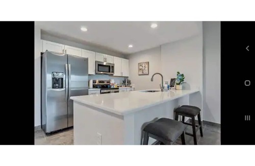 Indian Beach Sapphire Shores Apartment | LUXE GETAWAY! New Apt, E-SCOOTERS Available, Corporate, Nurses welcome. Disney+