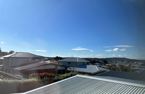 Casey House | Luxe Gungahlin 5 Bedroom Home Views Wifi Netflix Wine