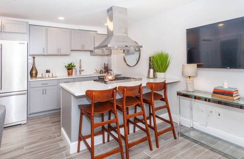 Highland Park House | Luxe Home | Near T Su