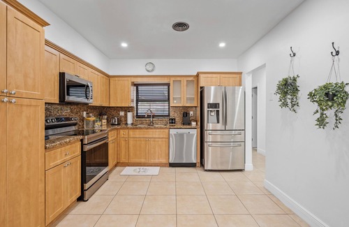 Ludlam Villa | LUXE HOME: Private Pool, BBQ & Games - 10Min Airport