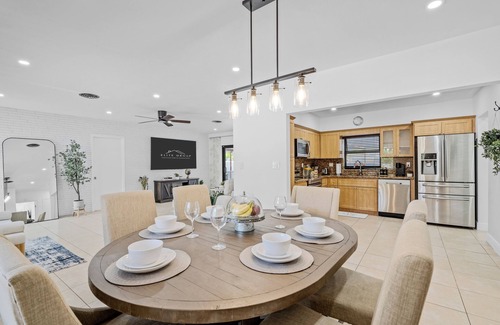 Ludlam Villa | LUXE HOME: Private Pool, BBQ & Games - 10Min Airport