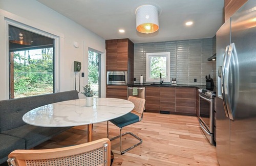 Matthews House | *LUXE*HOTTUB*FIREPIT*SUPERHOST*Walk2DTMatthews*EV*