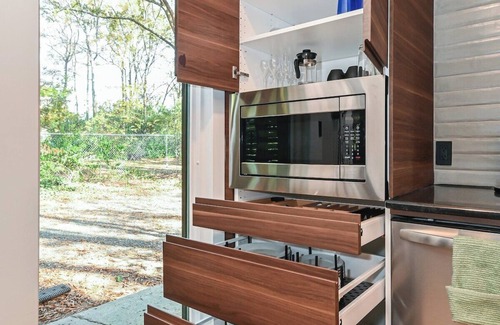 Matthews House | *LUXE*HOTTUB*FIREPIT*SUPERHOST*Walk2DTMatthews*EV*