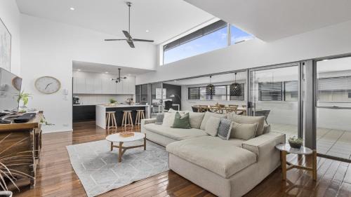 Coffs Harbour House | Luxe Jetty Apartment - Stylish, Walk to Beach & Cafes