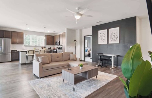 North Raleigh Apartment | Luxe King 3 Bedroom Suite in North Raleigh NC!