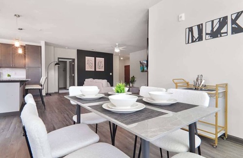 North Raleigh Apartment | Luxe King 3 Bedroom Suite in North Raleigh NC!