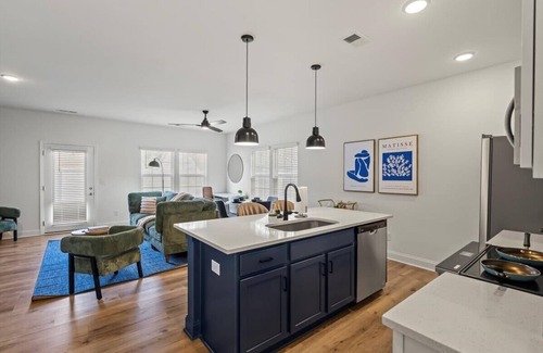 Charlotte House | Luxe King 3BR Townhouse Uptown Charlotte!