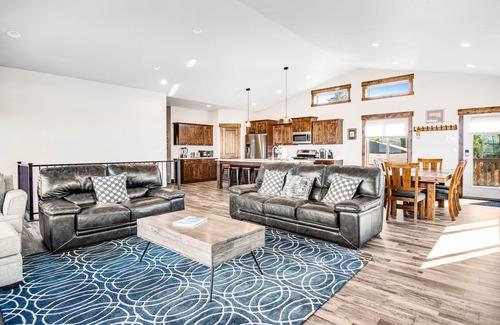 Sweetwater House | Luxe lake view, dog-friendly home w/access to pool, hot tub, & beach