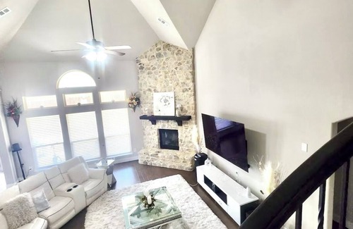 Fate House | Luxe Lakehouse - 5BR/4BA near lake in charming Rockwall