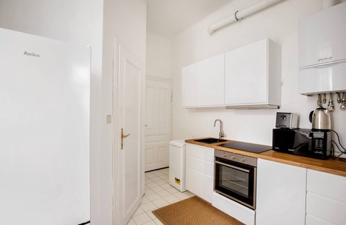 Landstrasse Apartment | Luxe Landstraße Studio w/Elevator, 5 mins to Innenstadt, by Blueground