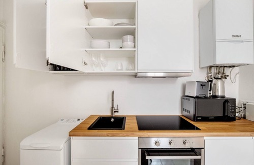Landstrasse Apartment | Luxe Landstraße Studio w/Elevator, 5 mins to Innenstadt, by Blueground