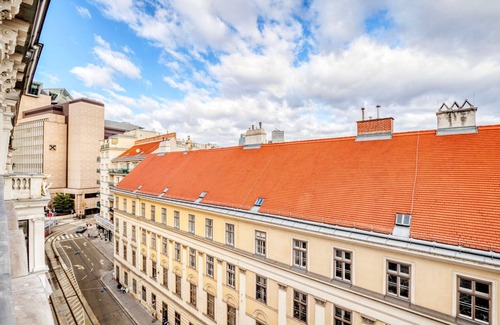 Landstrasse Apartment | Luxe Landstraße Studio w/Elevator, 5 mins to Innenstadt, by Blueground