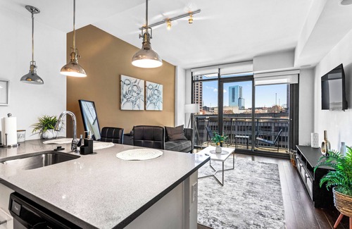 Atlanta Apartment | Luxe Latte High-rise self check-in Balcony views
