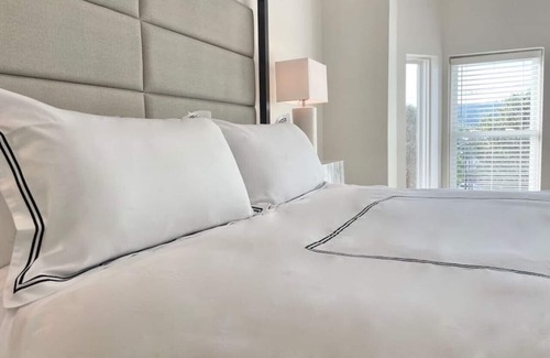 Homestead Apartment | Luxe Loft at the Waterfront ❈ Modern ❈ Central