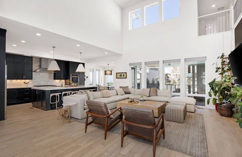 Northfield House | Luxe modern 6,500 sq ft house - situated on park