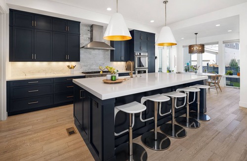 Northfield House | Luxe modern 6,500 sq ft house - situated on park