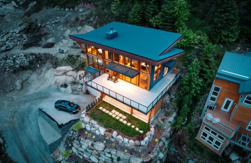 Nelson Villa | Luxe Modern Timberframe - Iconic Panorama Views with AC