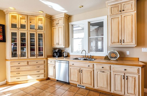 Silver Summit House | Luxe Mountain Estate | Stunning Views + Hot Tub