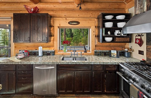 Cle Elum Cabin | Luxe Mountain Lodge on 22 Acres