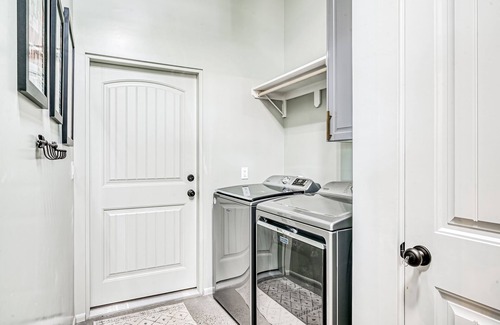 Eldorado at Santa Fe House | Luxe, mountain-view home in El Dorado with private hot tub, EV charger & dogs OK