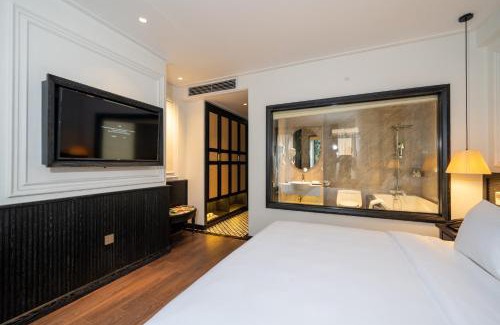 Truc Bach Hotel | Luxe Paradise Premium Hotel Pham Hong Thai
