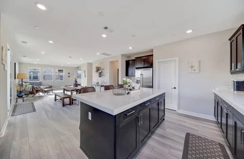 Ivey Ranch - Rancho Del Oro Condo | Luxe Private Getaway in the Heart of Oceanside!