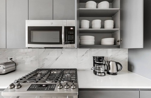 River West Apartment | Luxe River West 3BR w/Pool, Gym, Pet Area, A/C & Rooftop, by Blueground