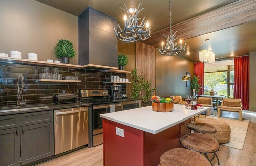 Music Row House | LUXE-Rooftop Echo-Private Deck-4 Mins Broadway