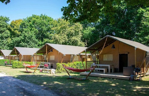 Saint-Cast-le-Guildo Ski Chalet | Luxe Sanitary XL 6 Pers Villatent at Beautiful 5-star camping Château de Galinée
