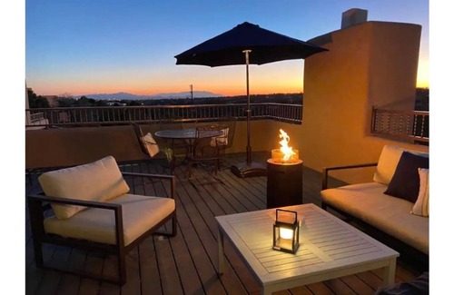 Vista Encantada Apartment | Luxe space & view deck near SF Plaza!