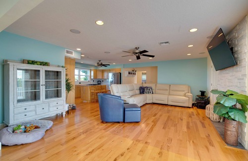 Spring Hill Cottage | Luxe Spring Hill Home w/Patio & Dock!
