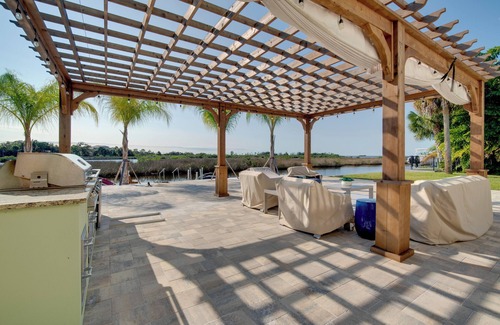 Spring Hill Cottage | Luxe Spring Hill Home w/Patio & Dock!