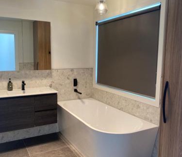 Kings Meadows Apartment | Luxe & Superior 2BR Villas Patio Free Parking & Wifi