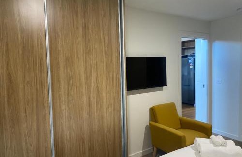 Kings Meadows Apartment | Luxe & Superior 2BR Villas Patio Free Parking & Wifi