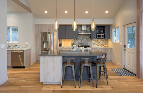 Eastsound House | Luxe Waterfront, Private Beach, Golfing, Hiking, Spacious Living, Close to Town