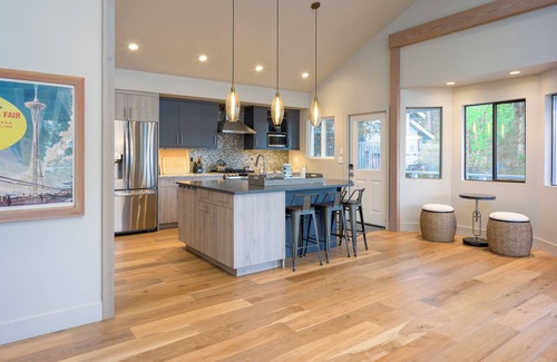 Eastsound House | Luxe Waterfront, Private Beach, Golfing, Hiking, Spacious Living, Close to Town