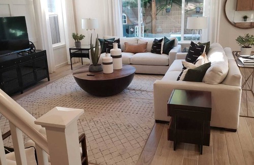 Brentwood House | LuxeAM3: Stylish & Luxurious, New, BBQ Grill, 4BR