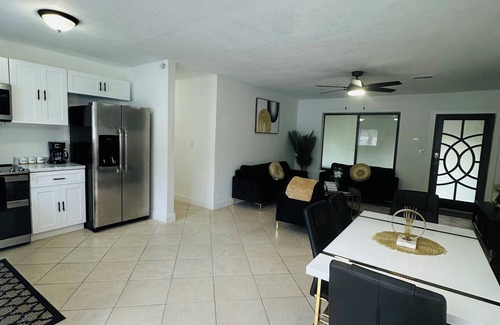 West Hollywood House | Luxery house/pool/near airport/hard rock casino hotel/downtown Hollywood/beach