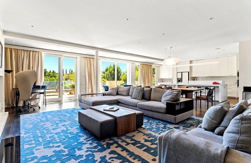 Malvern House | Luxico Malvern Oasis (With Car Parking)