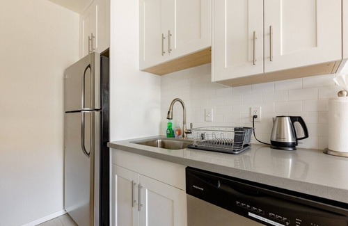 South San Mateo Apartment | Luxo Stays |Central Location| 1bd/1ba #bart #kaiser