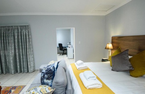 Bloemfontein House | Luxor Manor
