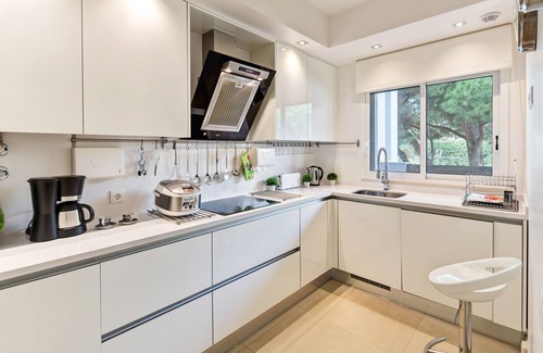 Olhos D'Agua Apartment | LuxT2 300m to beach, TV, AC, free WIFI 500mb, close to golf