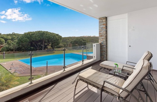 Olhos D'Agua Apartment | LuxT2 300m to beach, TV, AC, free WIFI 500mb, close to golf
