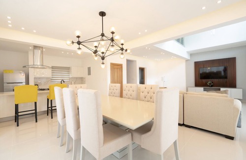 Villa Gonzalez Villa | Luxurious Family Villa - Located Santiago de los caballeros.